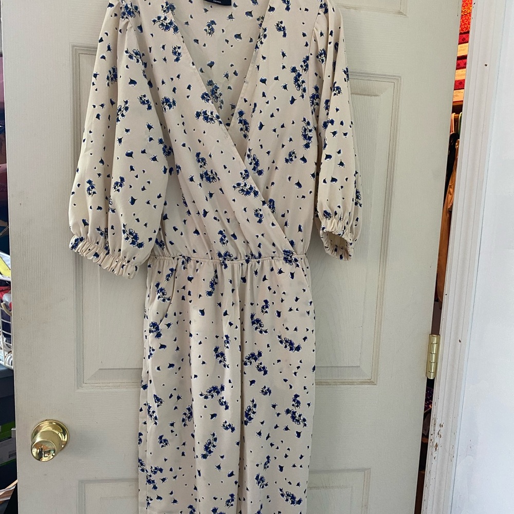 Vici Floral Jumpsuit!!! Size Small. Worn once!!